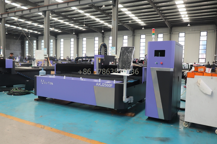 금속 AKJ2560F를 위한 6000 와트 섬유 레이저 - Industrial Laser Cutter 리뷰 및 가격